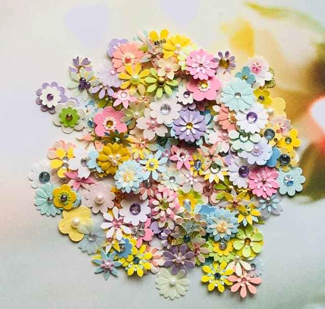 Small Pastel Flowers (1-1.5cm)